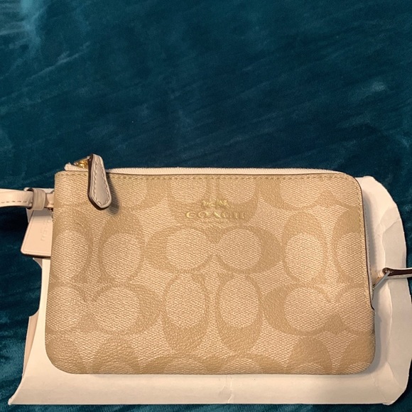 Coach wristlet - Picture 2 of 4
